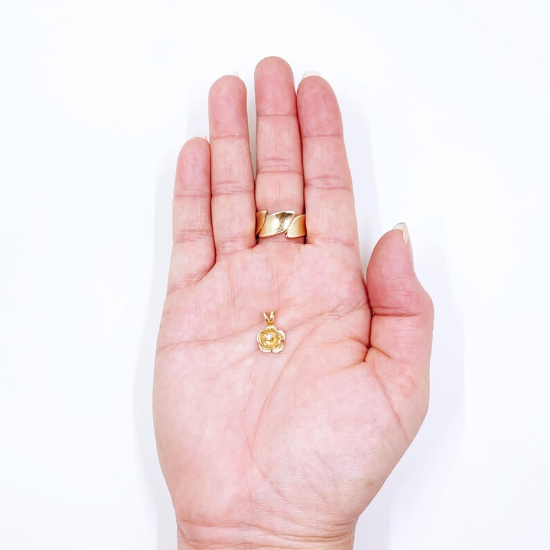 Vintage 14k Gold Flower Sapphire Pendant, 14K Dainty Floral Pendant