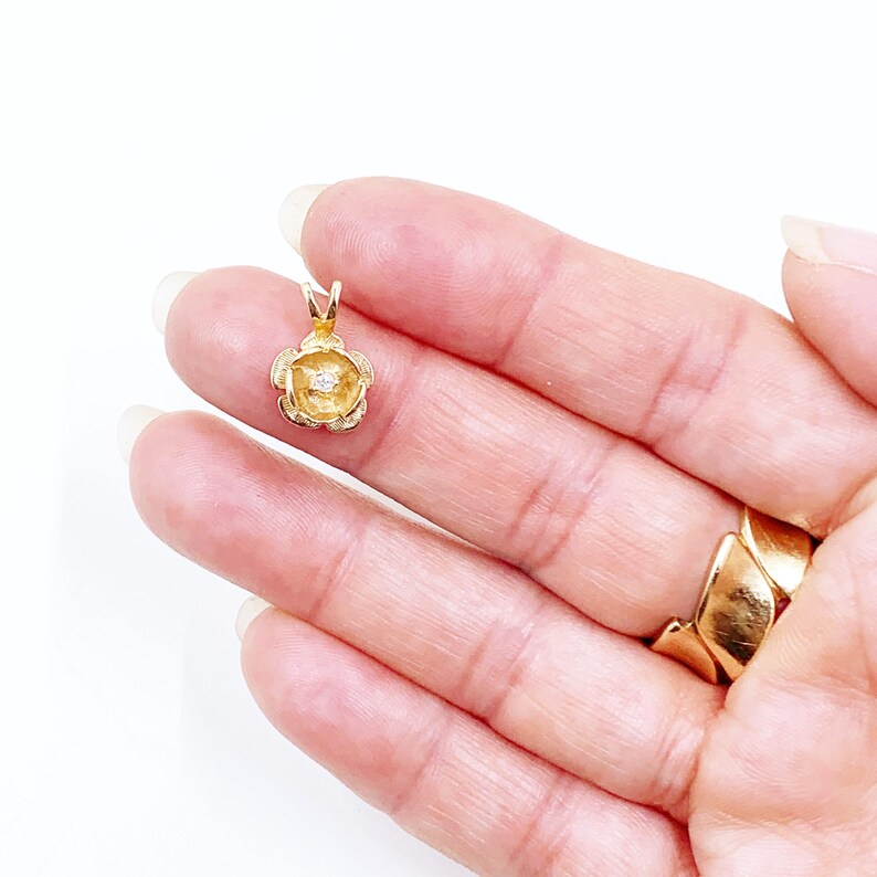 Vintage 14k Gold Flower Sapphire Pendant, 14K Dainty Floral Pendant