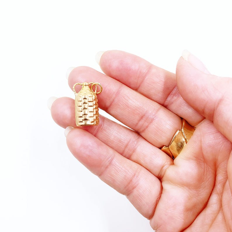 Vintage 18k Gold Wicker Wrapped Bottle Charm, Wicker Wine Bottle Charm