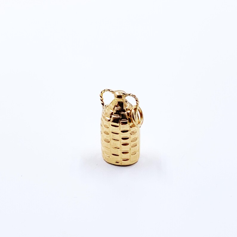 Vintage 18k Gold Wicker Wrapped Bottle Charm, Wicker Wine Bottle Charm
