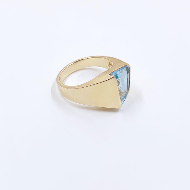 Estate 14k Gold Blue Topaz Ring, Size 6.75 Ring