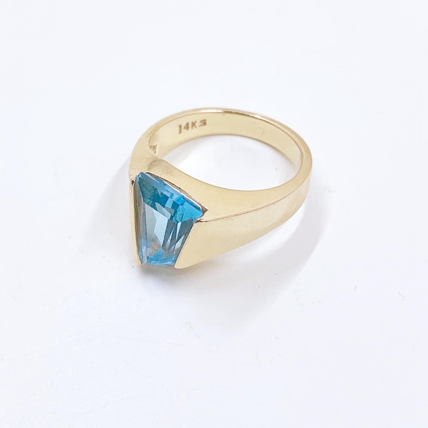 Estate 14k Gold Blue Topaz Ring, Size 6.75 Ring