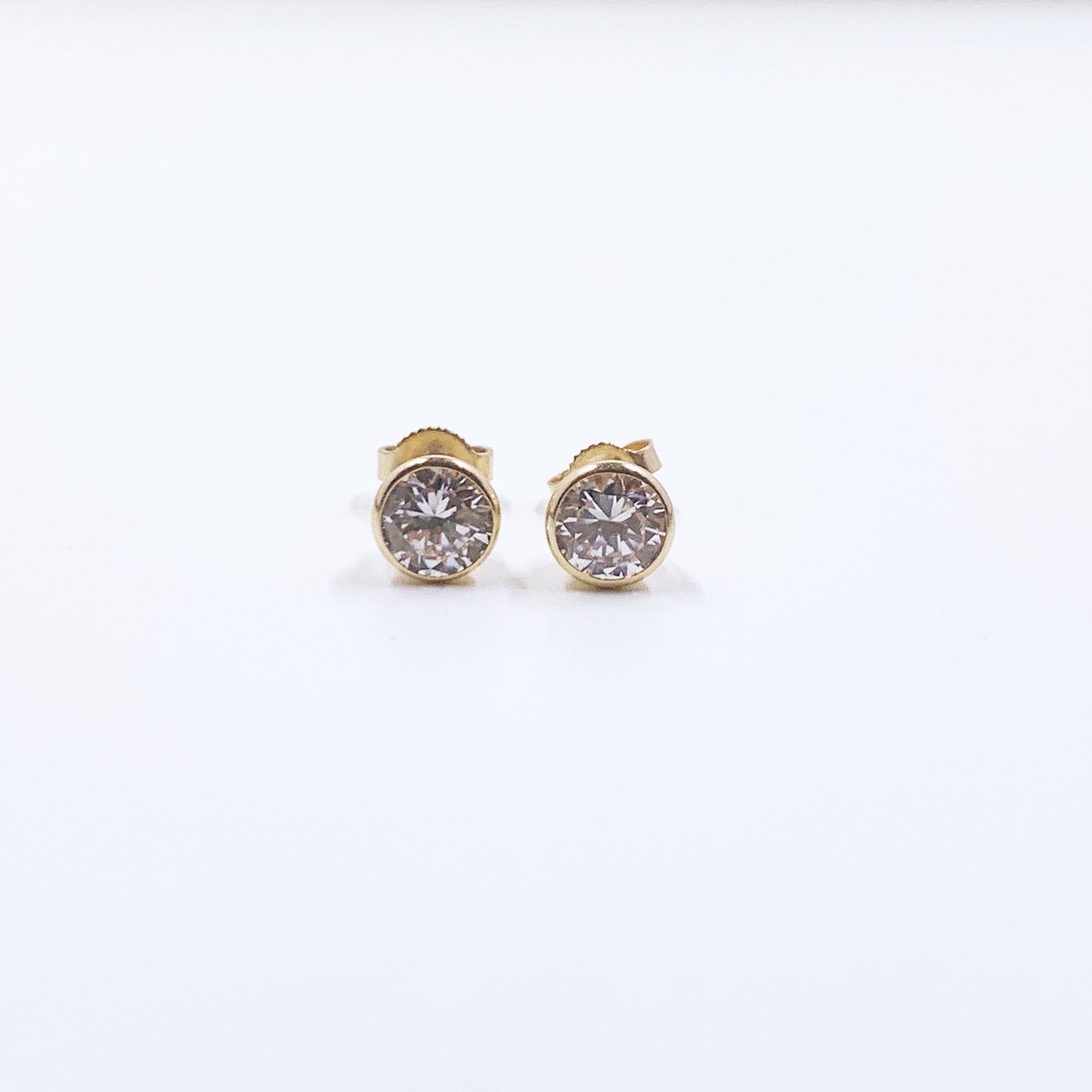 Estate 14K CZ Stud Earrings, Classic 14K Gold Earrings, Cubic Zirconia Earrings 6.7 MM