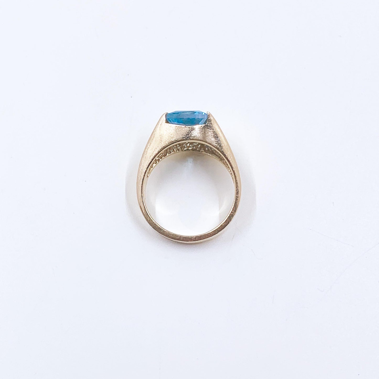 Estate 14k Gold Blue Topaz Ring, Size 6.75 Ring