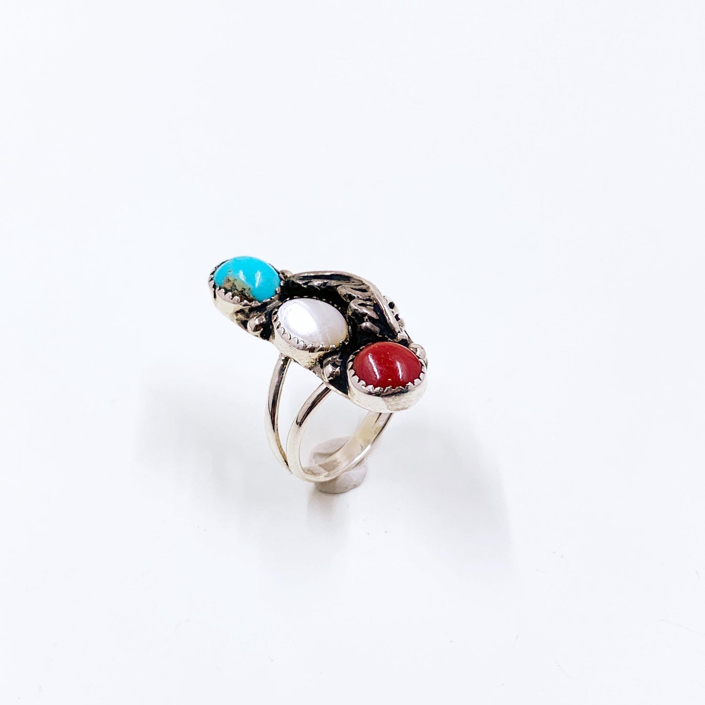 Vintage Sterling Southwest Leaf Three Stone Ring, Turquoise Coral and Mother of Pearl Ring, Size 6 Ring