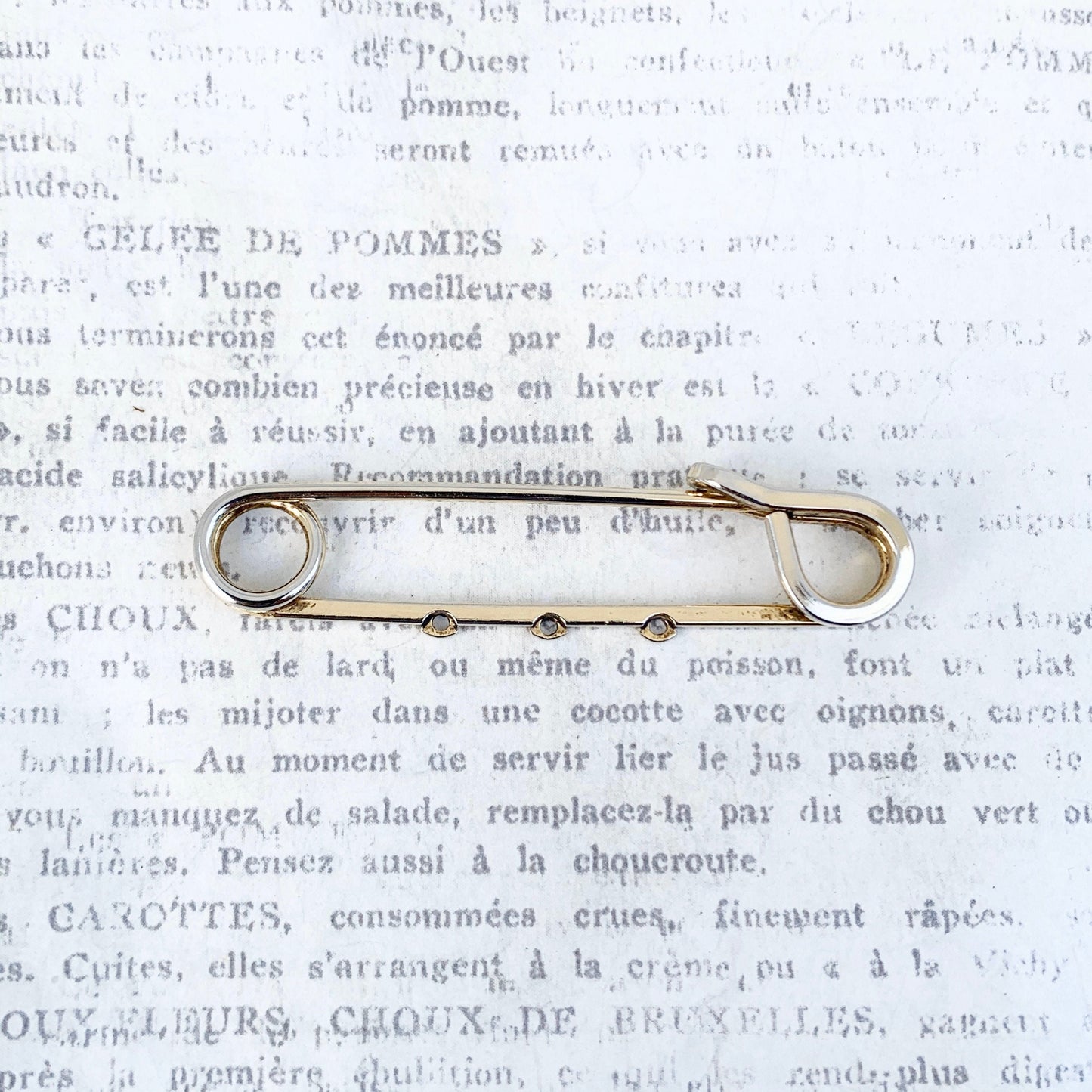 Vintage Safety Pin Charm Holder | Gold Tone Safety Pin Brooch