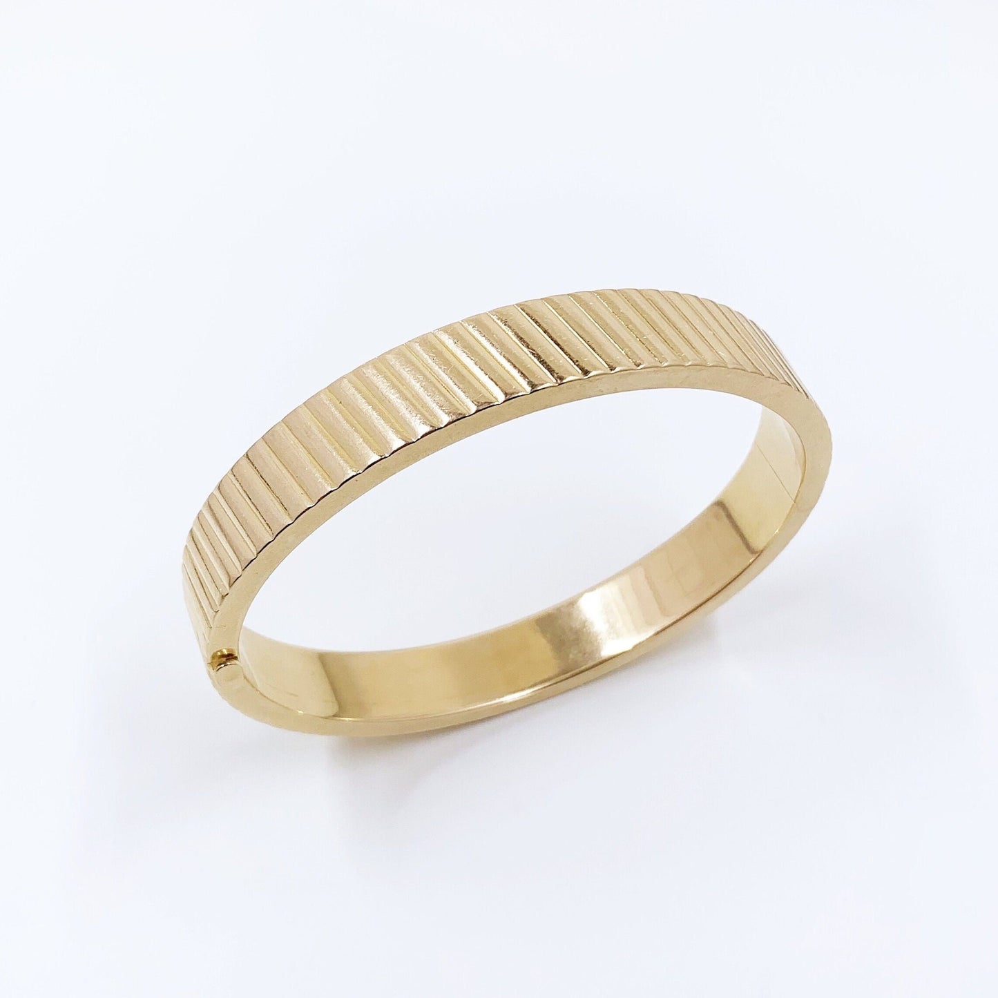 Vintage 14K Ribbed Hinged Bangle Bracelet | Gold Textured Stacking Bracelet