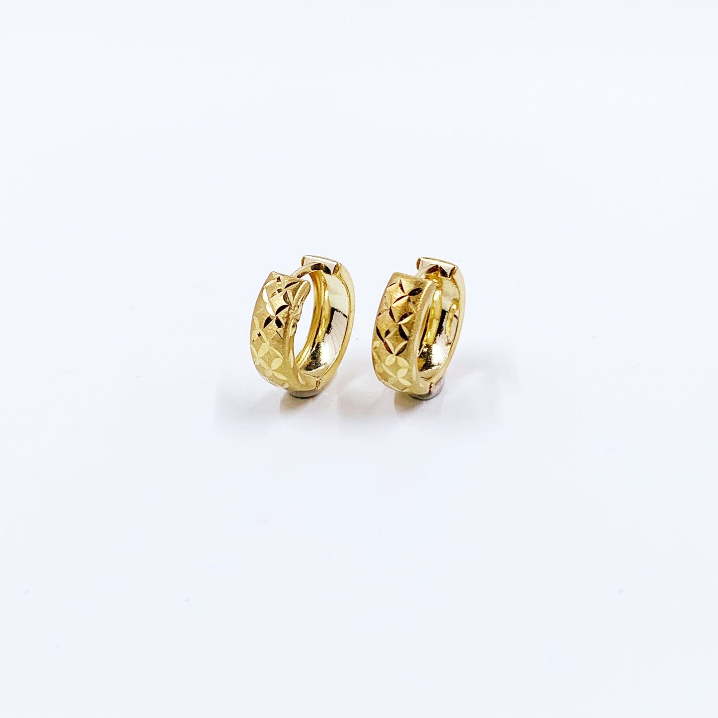 Estate 18k Textured Gold Huggie Earrings | Small 18K Gold Huggie Hoops