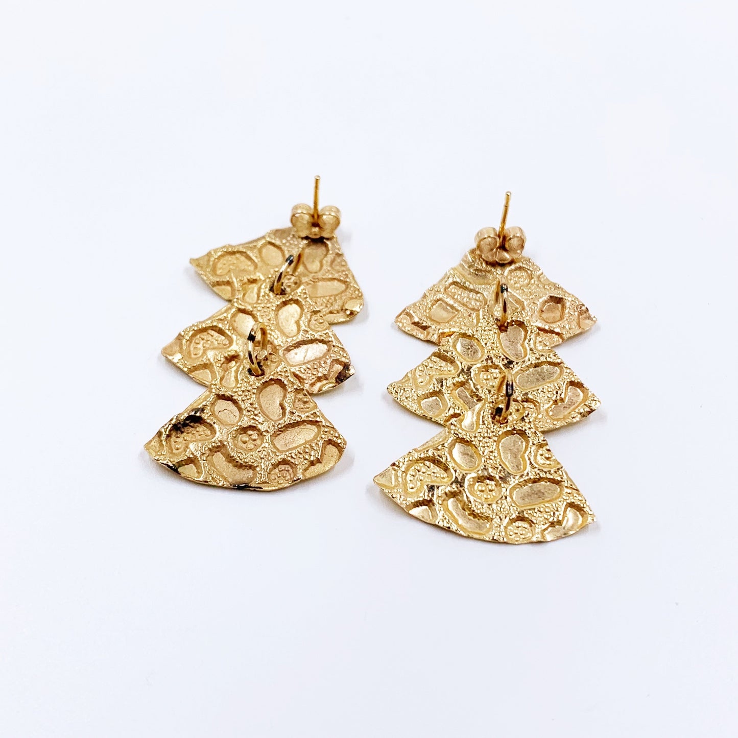 Vintage 14k Gold Textured Triangle Dangle Earrings | 14K Yellow Gold Triple Tiered Drop Earrings